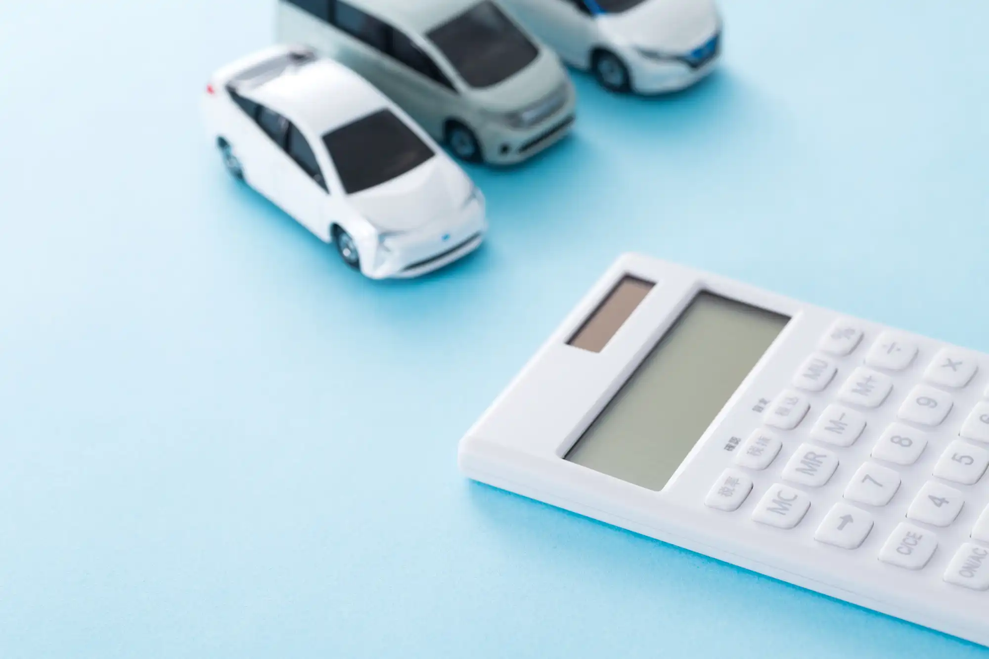 ミニカー3台と電卓
