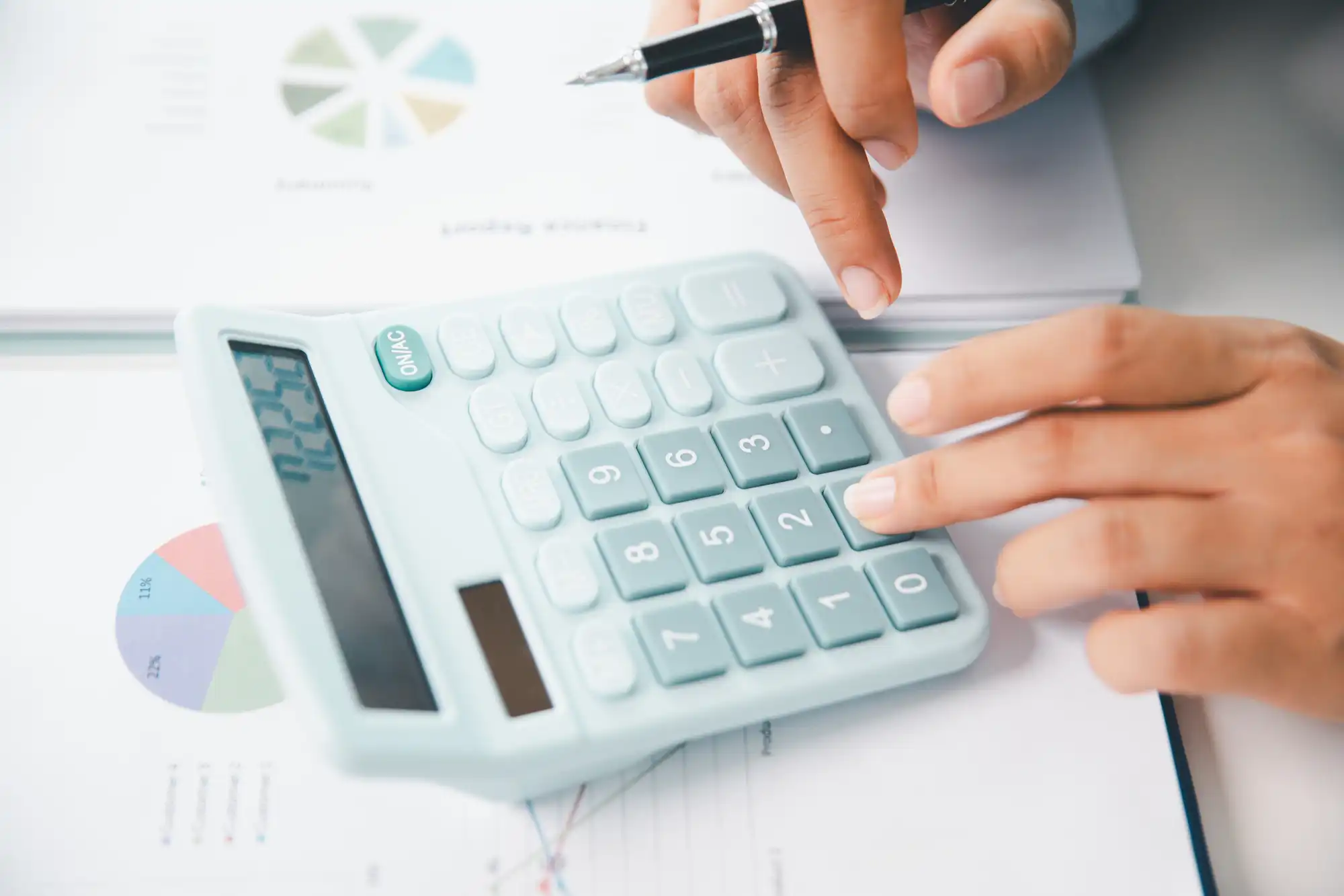 電卓で費用を計算