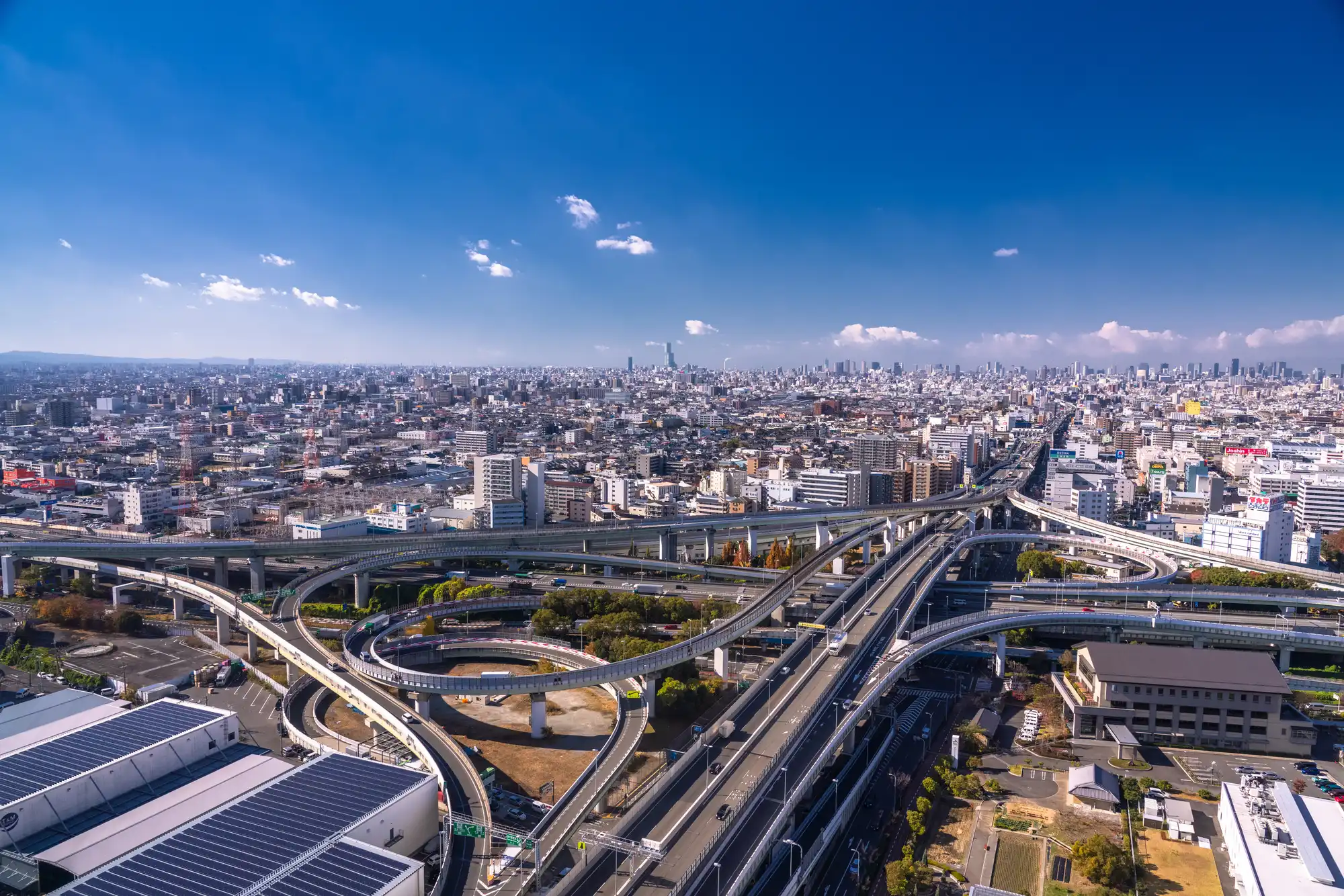 まず安全：停車位置・周囲確認・深夜や高速での優先行動