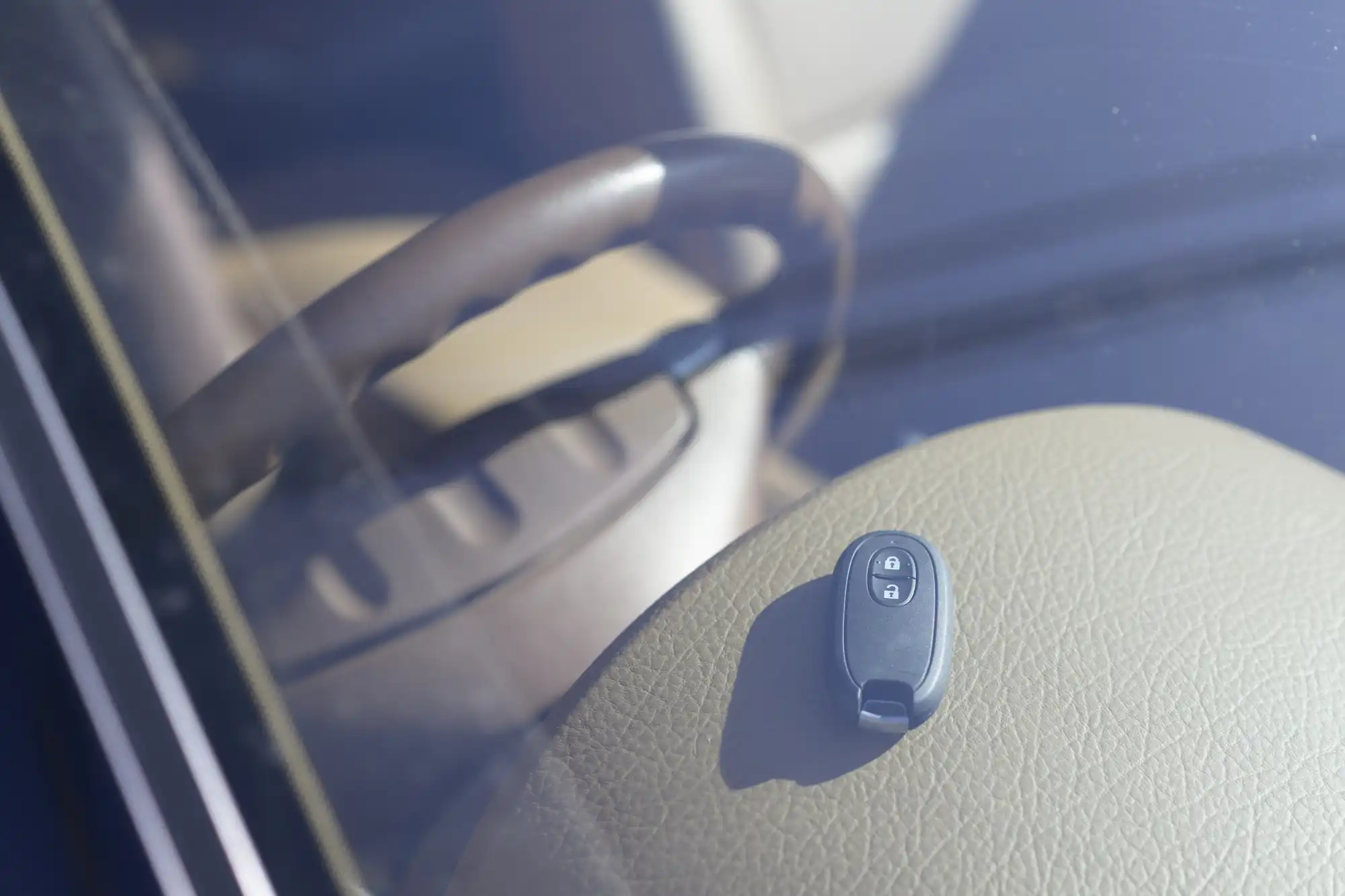 インロックの典型パターン：スマートキー・子ども/ペット同乗・トランク閉じ込み